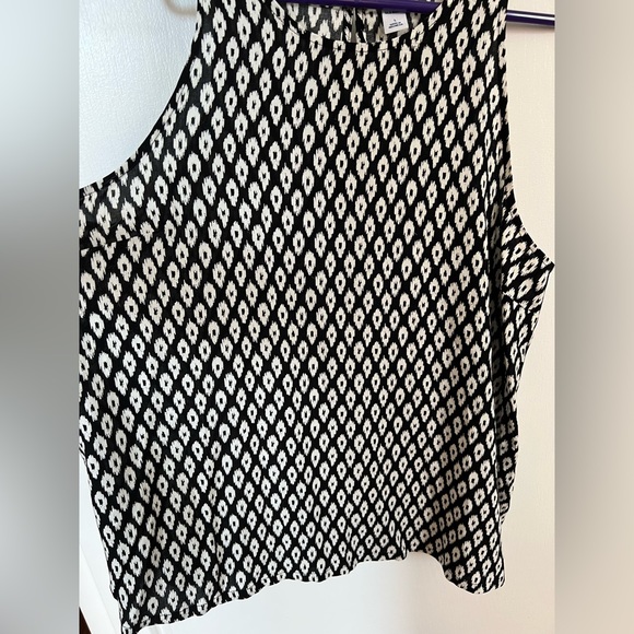 Old Navy tank black and white size L - Picture 2 of 7